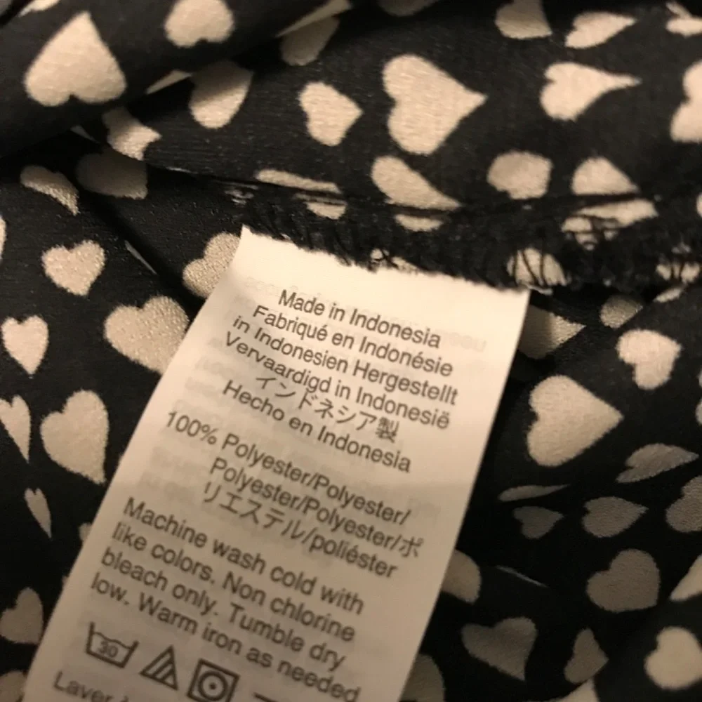 Black blouse w/white hearts, long sleeve Jcrew Mercantile. Size 2 Romantic EUC